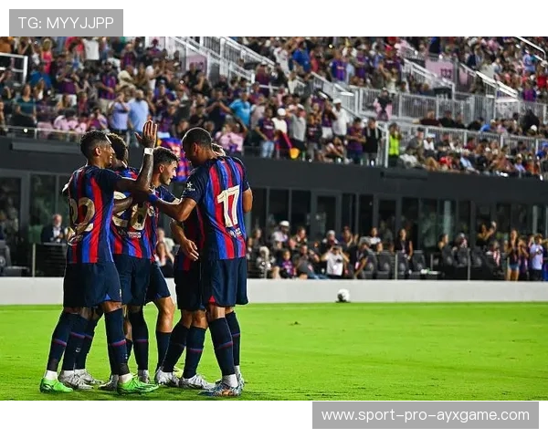 拉菲尼亚低平传中队友补射得手